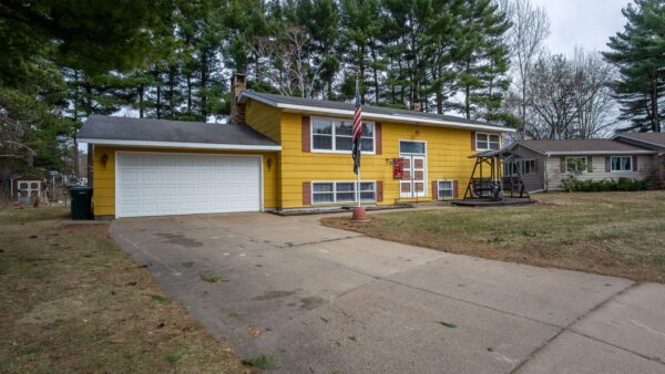 2603 Marilyn Drive Eau Claire WI 54701 — photo 1