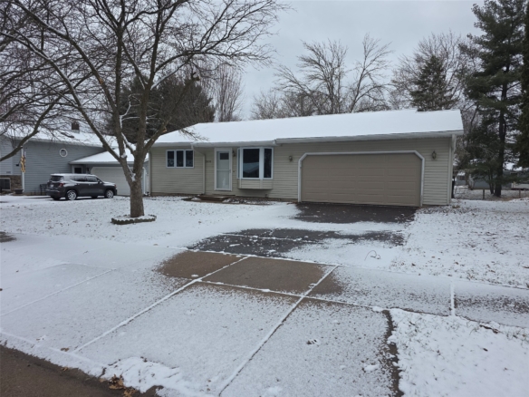 Residentialhouse for sale picture with an address of  2608 Jeanne Lane in Eau Claire and a list price of 349900
