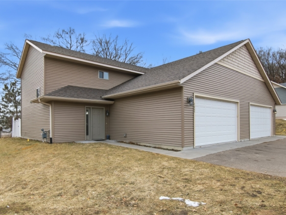 Residentialhouse for sale picture with an address of  2647 Sessions Street in Eau Claire and a list price of 274900