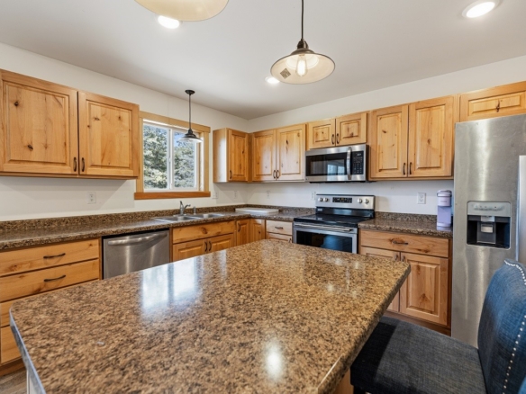 Residentialhouse for sale picture with an address of  27633 182nd Street in Holcombe and a list price of 565000