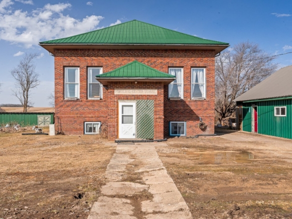 Residentialhouse for sale picture with an address of  28049 County Highway X  in Cashton and a list price of 189999