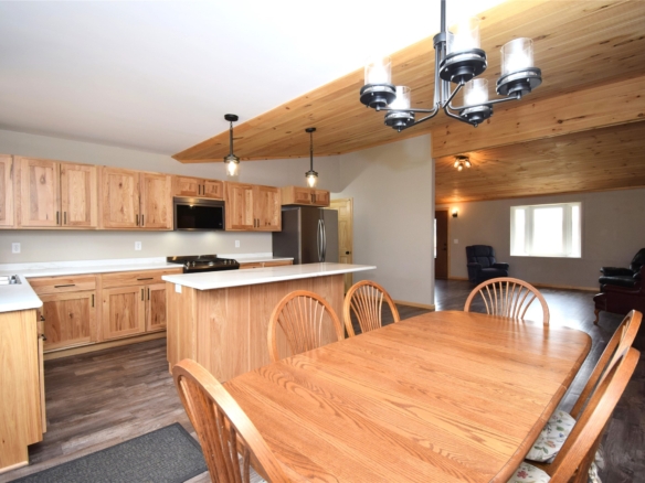 Residentialhouse for sale picture with an address of  28257 French Road in Danbury and a list price of 350000