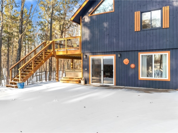 Residentialhouse for sale picture with an address of  28595 Half Moon Court in Danbury and a list price of 429900