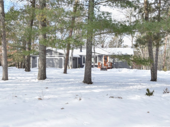 Residentialhouse for sale picture with an address of  28933 Treasure Island Road in Danbury and a list price of 325000