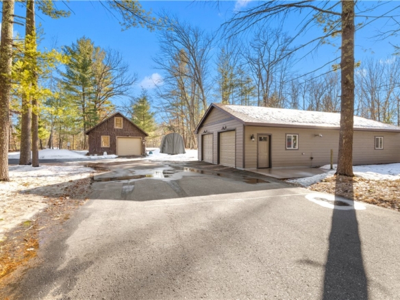Residentialhouse for sale picture with an address of  29757 Nicaboyne Lake Road in Danbury and a list price of 650000
