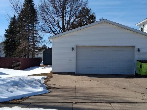 Residentialhouse for sale picture with an address of  307 Spring  in Augusta and a list price of 249000