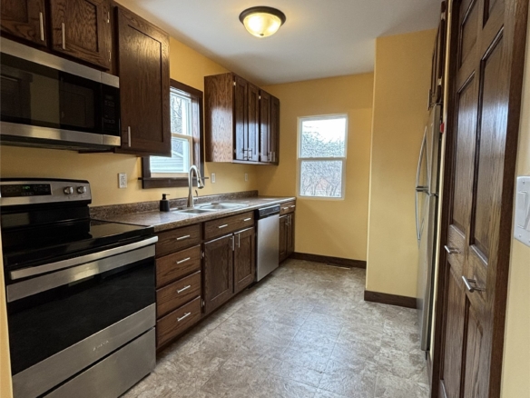 Residentialhouse for sale picture with an address of  312 3rd Street in Cameron and a list price of 219900