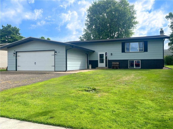 Residentialhouse for sale picture with an address of  317 4th Street in Cameron and a list price of 289900