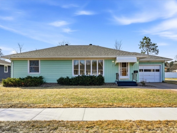 Residentialhouse for sale picture with an address of  321 Tyler Avenue in Eau Claire and a list price of 265000