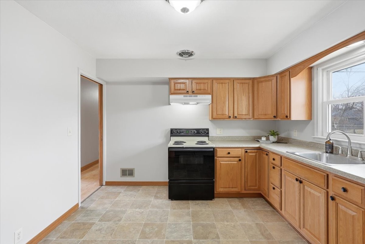 321-Tyler-Eau-Claire-WI-54701-3