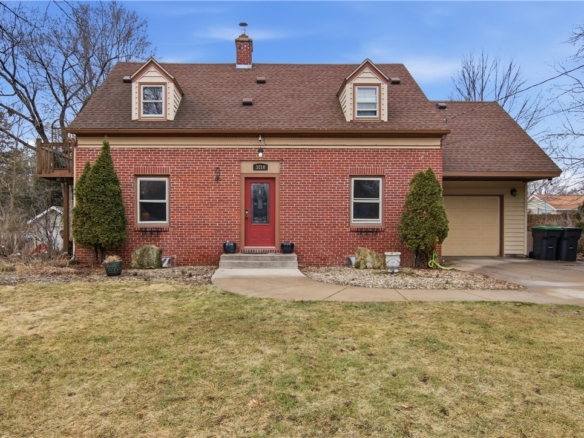 Residentialhouse for sale picture with an address of  3210 Midway Street in Eau Claire and a list price of 289900
