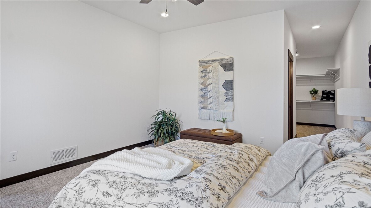 3373-Iris-Eau-Claire-WI-54703-4