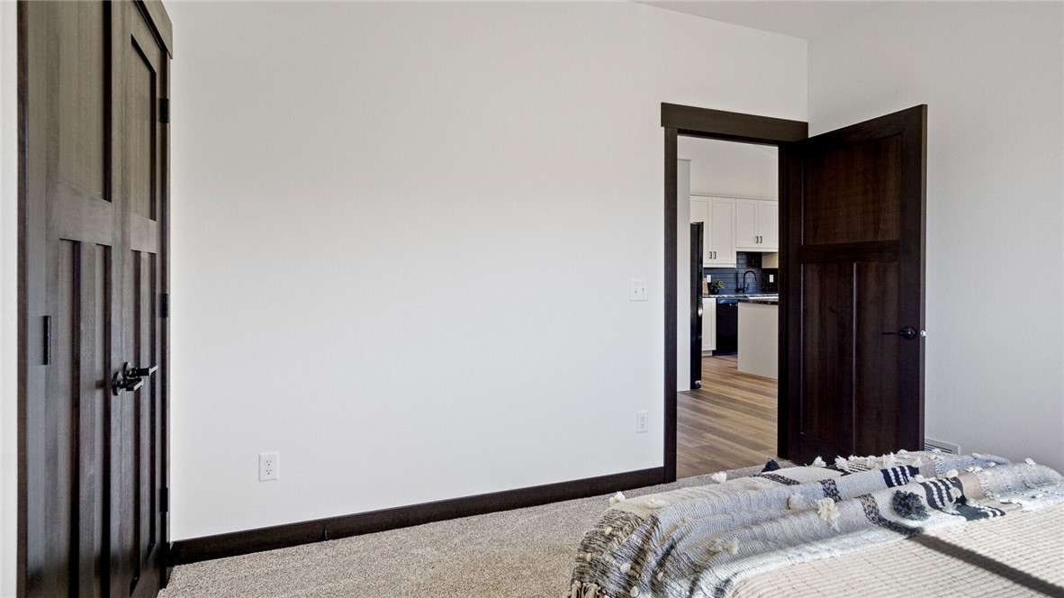 3373-Iris-Eau-Claire-WI-54703-5