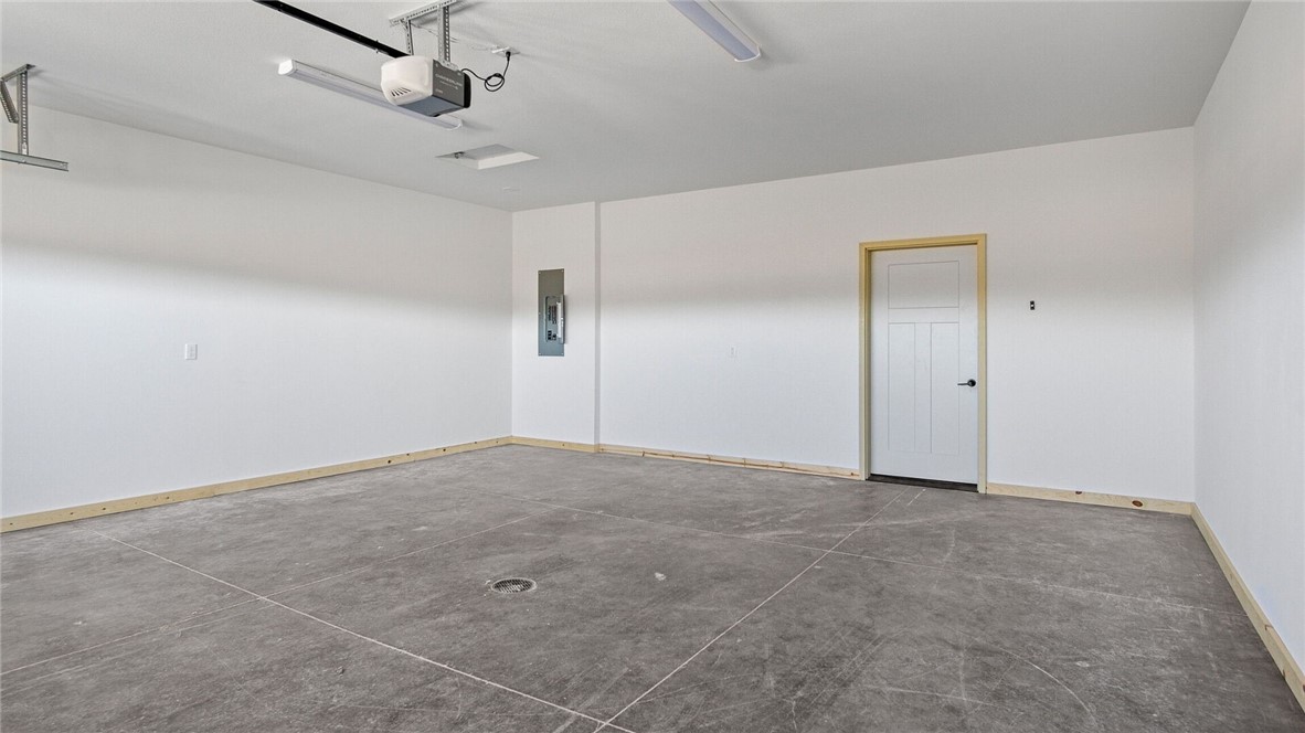 3373-Iris-Eau-Claire-WI-54703-8