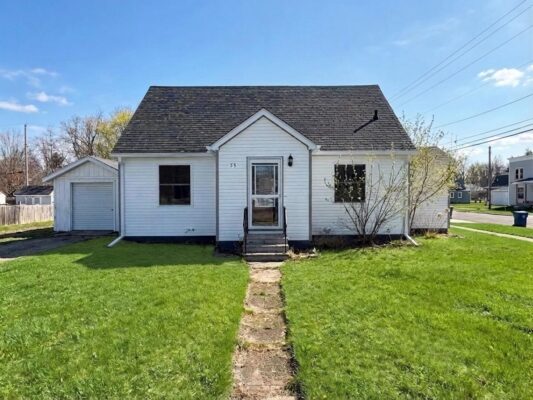 35 Phipps Avenue Rice Lake WI 54868 — photo 1