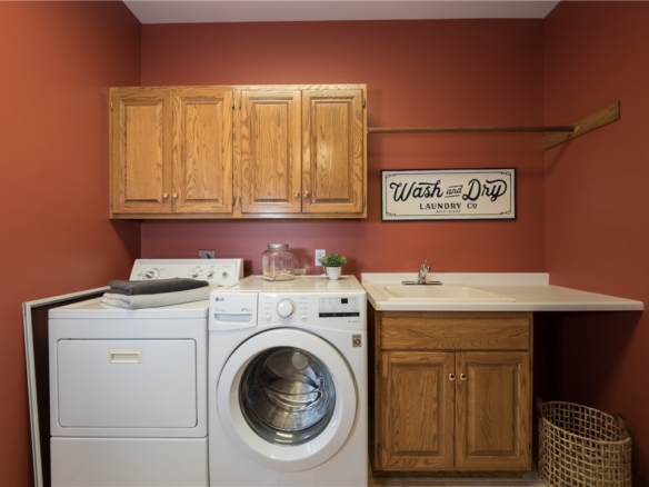 Residentialhouse for sale picture with an address of  3867 Timber Creek Court in Eau Claire and a list price of 896000