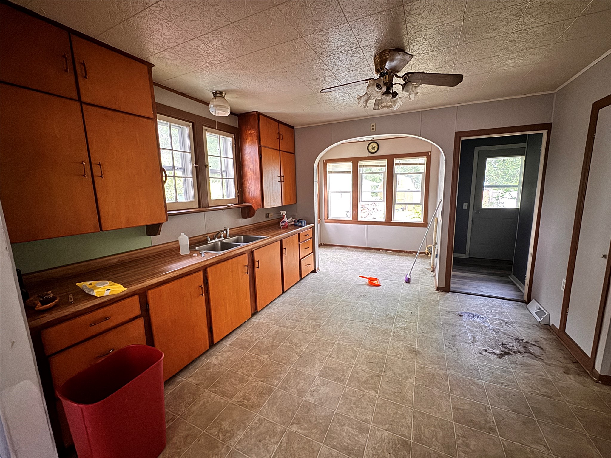 409-Poplar-Spooner-WI-54801-1