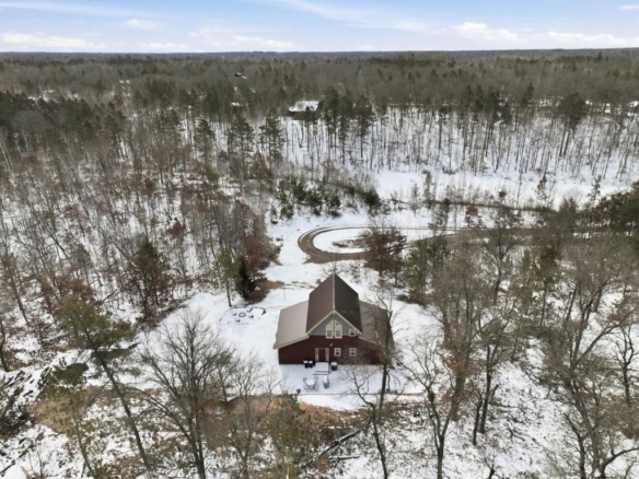 Residentialhouse for sale picture with an address of  4370 Deerpath Trail in Danbury and a list price of 355000