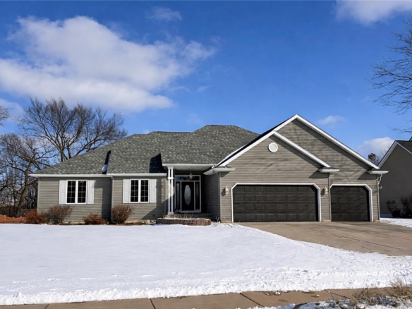 Residentialhouse for sale picture with an address of  4522 Oakwood Hills Parkway in Eau Claire and a list price of 587000