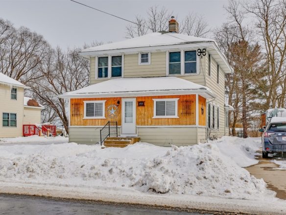 Residentialhouse for sale picture with an address of  453 Glendale Avenue in Tomah and a list price of 250000