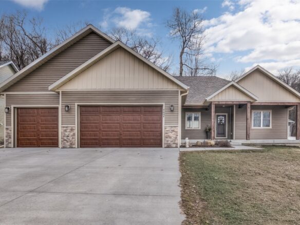 4604 Village Terrace Court  Eau Claire WI 54702 — photo 1