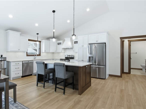 Residentialhouse for sale picture with an address of  4919 Woodlands Drive in Eau Claire and a list price of 467000