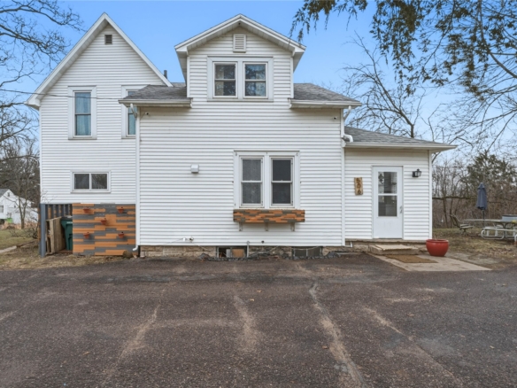 Residentialhouse for sale picture with an address of  506 Pitt Street in Eau Claire and a list price of 234900