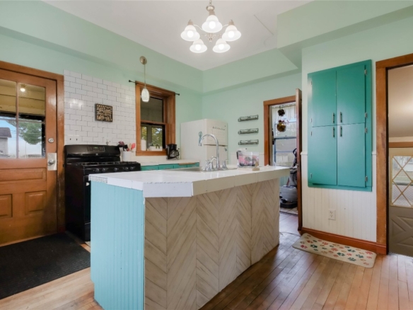 Residentialhouse for sale picture with an address of  530 Hobart Street in Eau Claire and a list price of 254900