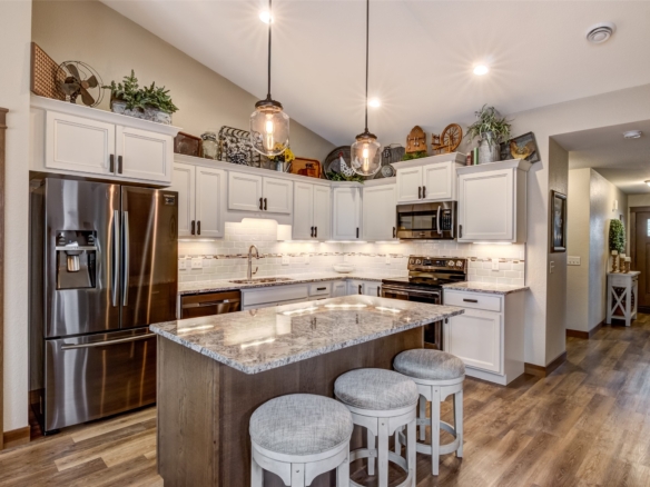 Residentialhouse for sale picture with an address of  5609 Green Park Drive in Eau Claire and a list price of 310000