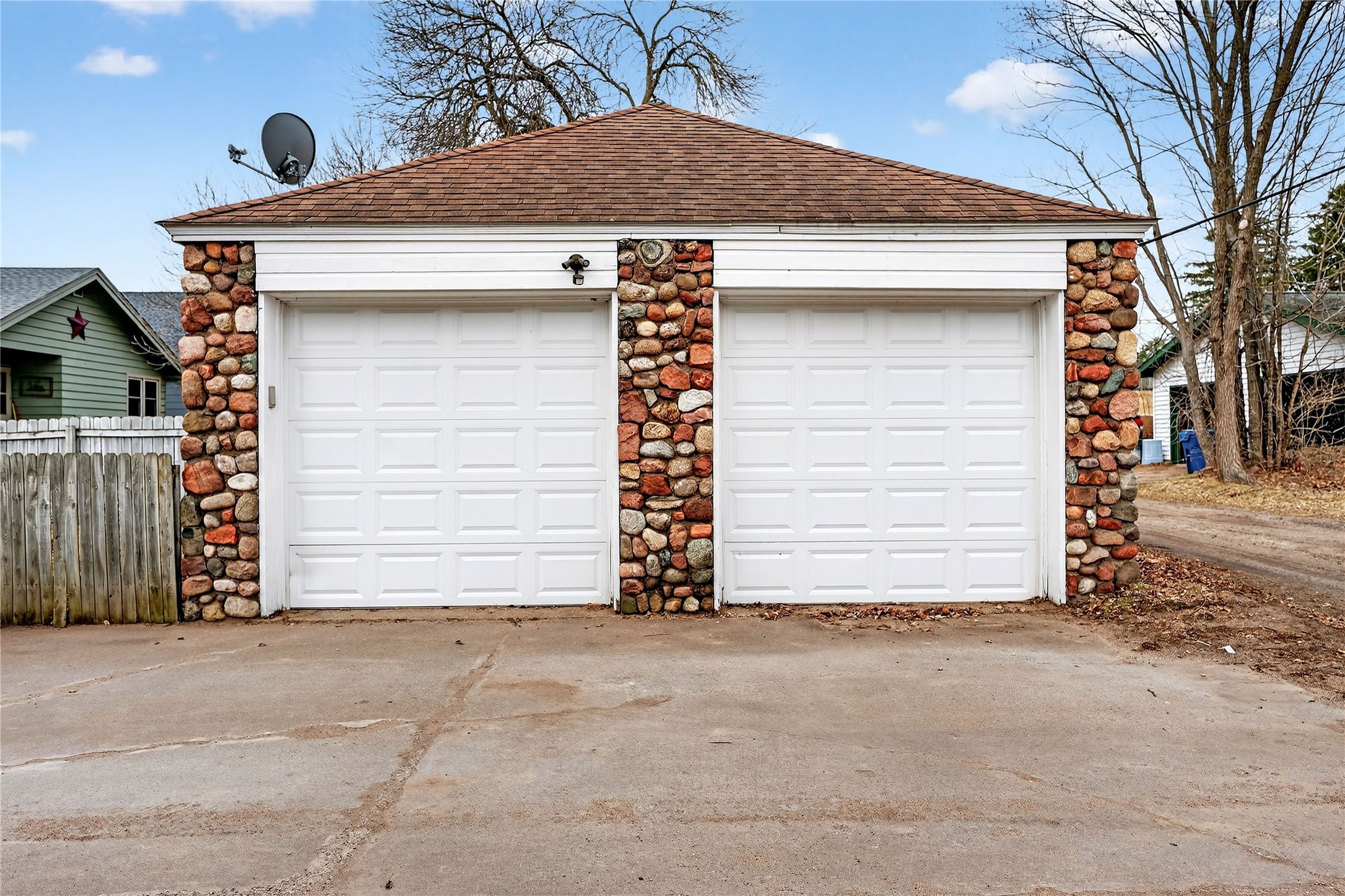 610-Oak-Spooner-WI-54801-2