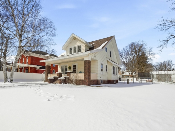 Residentialhouse for sale picture with an address of  618 Central Street in Chippewa Falls and a list price of 325000
