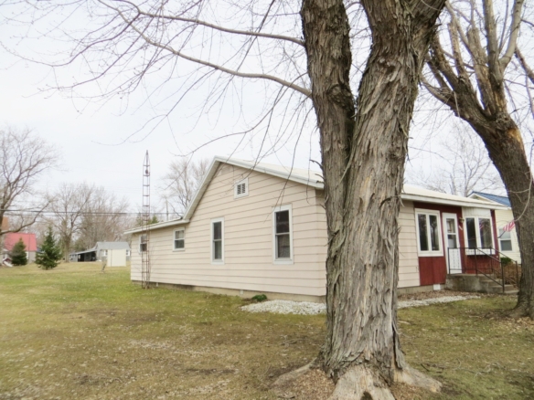 Residentialhouse for sale picture with an address of  636 3rd Street in Owen and a list price of 125000
