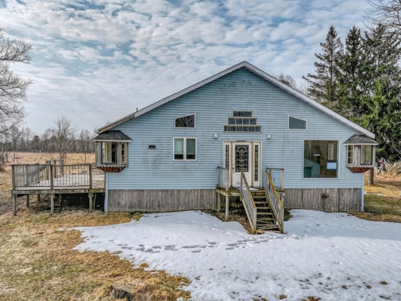 Residentialhouse for sale picture with an address of  644 Main Street in Fairchild and a list price of 220900