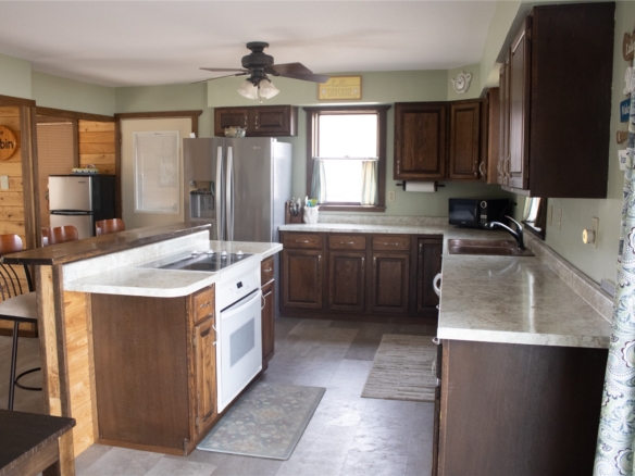 Residentialhouse for sale picture with an address of  661 Pleasant View Trail in New Auburn and a list price of 849900