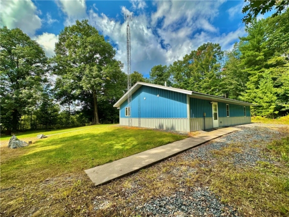 Residentialhouse for sale picture with an address of  7512 Poertner Road in Neillsville and a list price of 489900