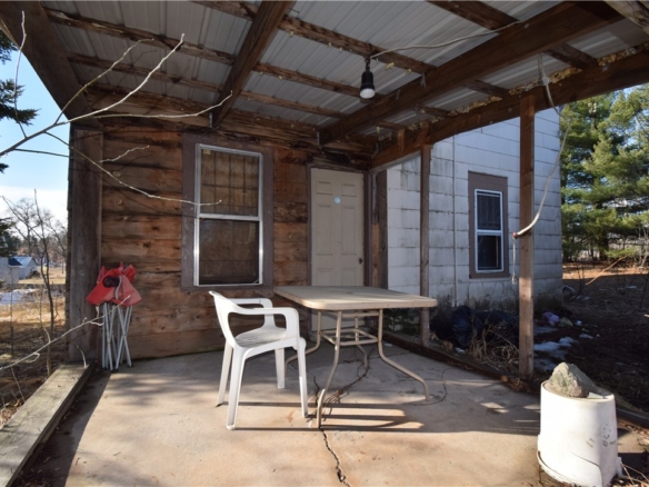 Residentialhouse for sale picture with an address of  7526 Water Street in Danbury and a list price of 75000