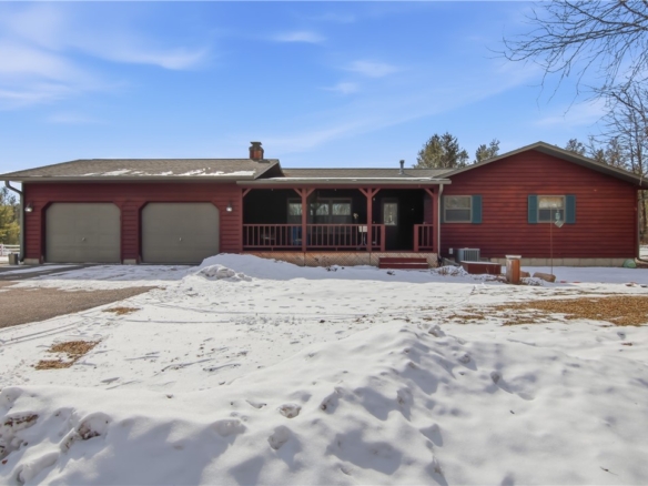 Residentialhouse for sale picture with an address of  7631 Nine Mile Creek Road in Eau Claire and a list price of 645000