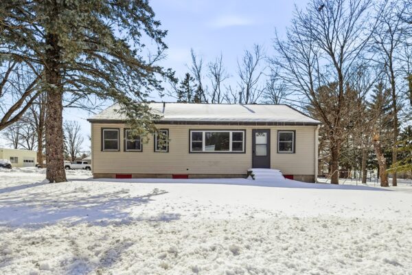 827 Truax Boulevard Eau Claire WI 54703 — photo 1