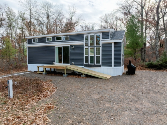 Residentialhouse for sale picture with an address of  8665 Bass Lake Road in Danbury and a list price of 177500