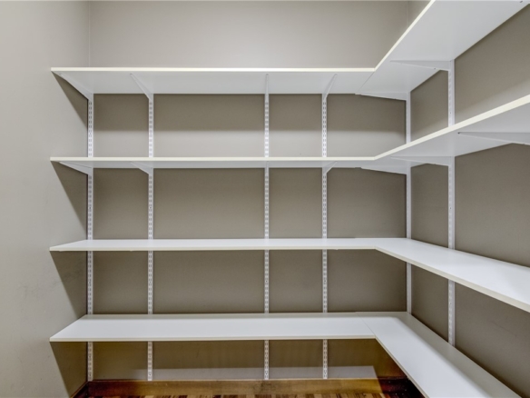 Residentialhouse for sale picture with an address of  907 Sandalwood Drive in Altoona and a list price of 640000