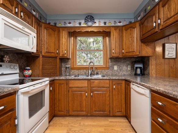 Residentialhouse for sale picture with an address of  917 Sunrise Beach Drive in Amery and a list price of 1100000