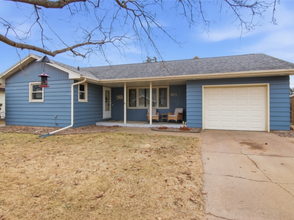 Residentialhouse for sale picture with an address of  921 Spruce Street in Chippewa Falls and a list price of 269900