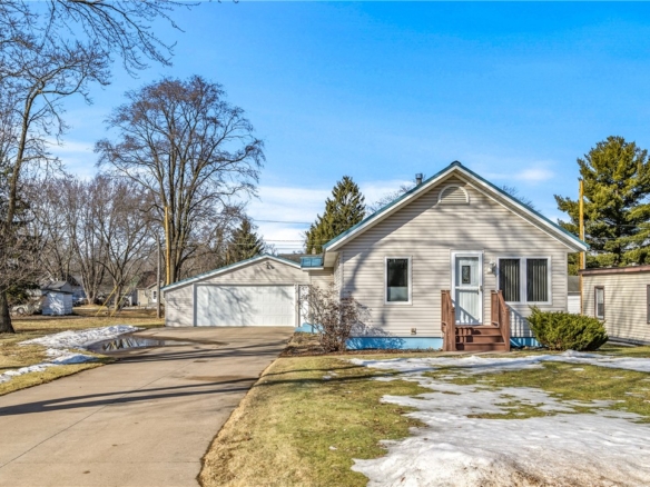 Residentialhouse for sale picture with an address of     in Chippewa Falls and a list price of 200000