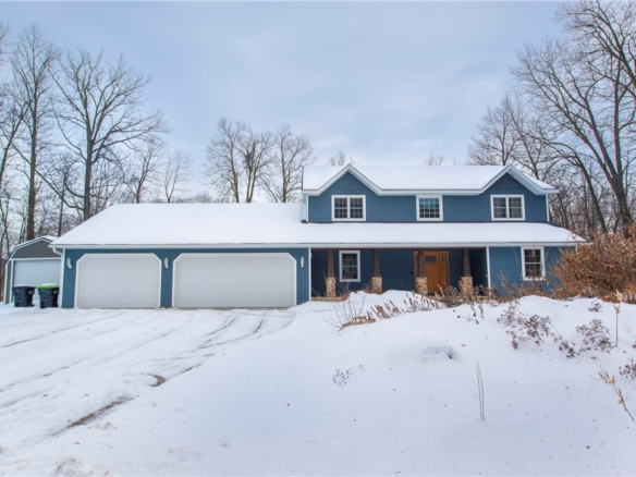 Residentialhouse for sale picture with an address of  E4916 760th Avenue in Menomonie and a list price of 568000