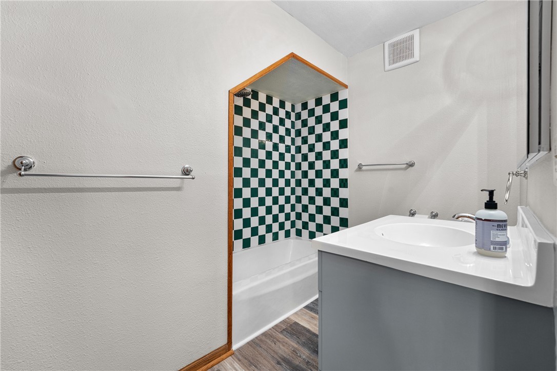 E9502-690th-Elk-Mound-WI-54739-5