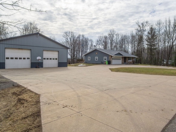 Residentialhouse for sale picture with an address of  N14792 Evergreen Avenue in Thorp and a list price of 450000