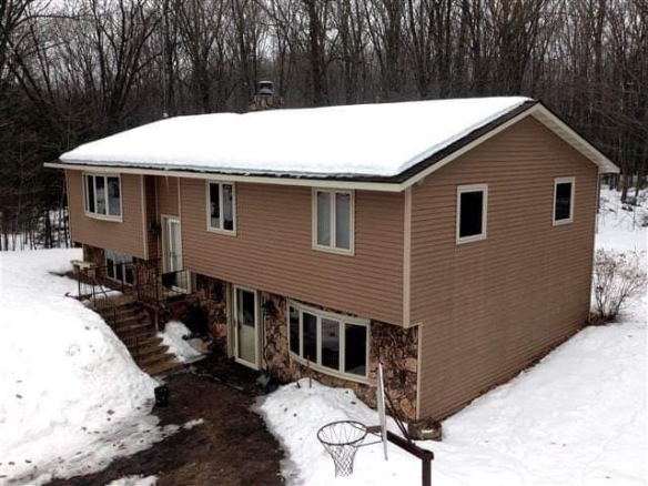 Residentialhouse for sale picture with an address of  N2232 Della Lane in Medford and a list price of 279000