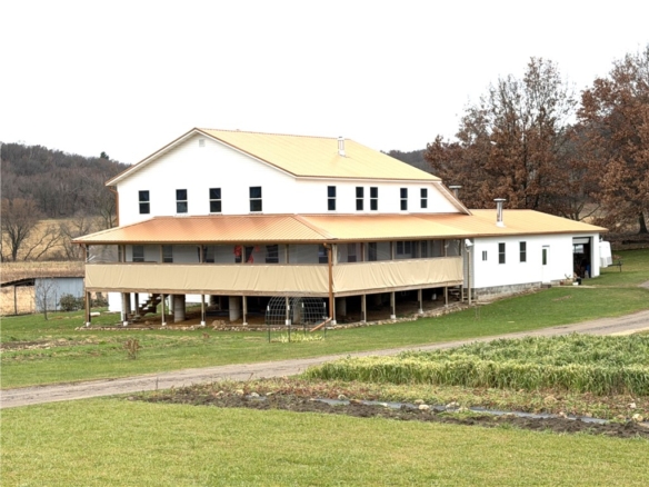 Residentialhouse for sale picture with an address of  N24773 Washington Coulee Rd.  in Ettrick and a list price of 549000