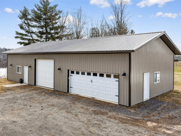 Residentialhouse for sale picture with an address of  N3474 Fenander Road in Sarona and a list price of 574900