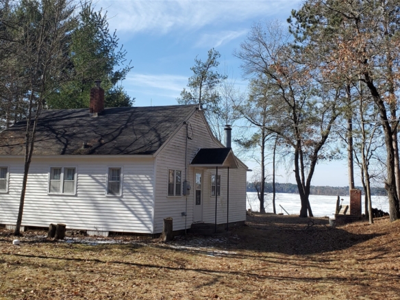 Residentialhouse for sale picture with an address of  S4815 ND Circle in Augusta and a list price of 299000